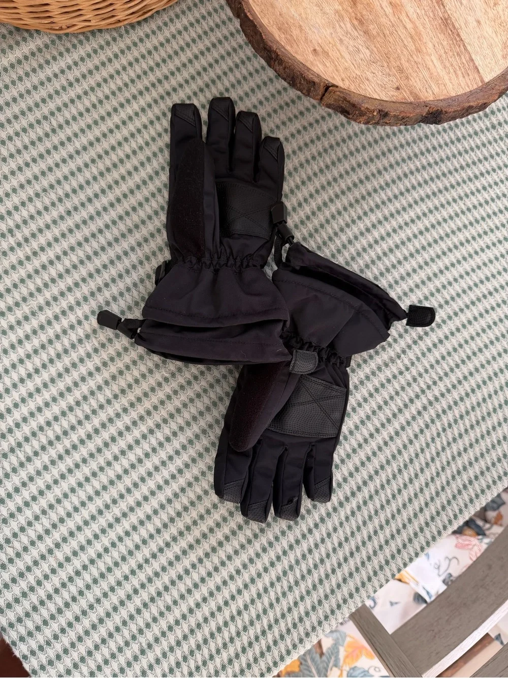 New HEAD Junior Ski Gloves in black with lime green Size Medium